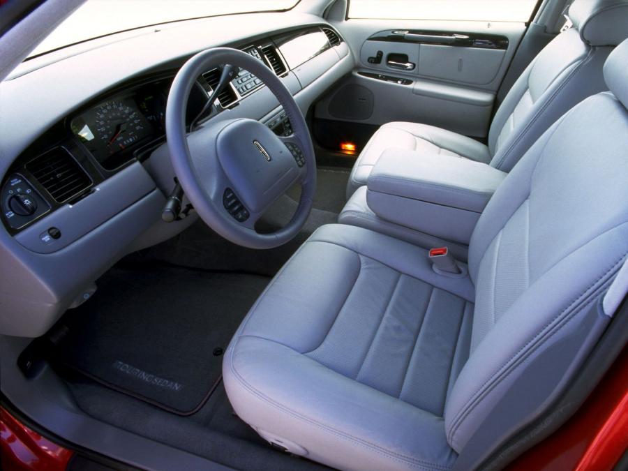  Lincoln Town Car 1998 года  (фото 26 из 77)